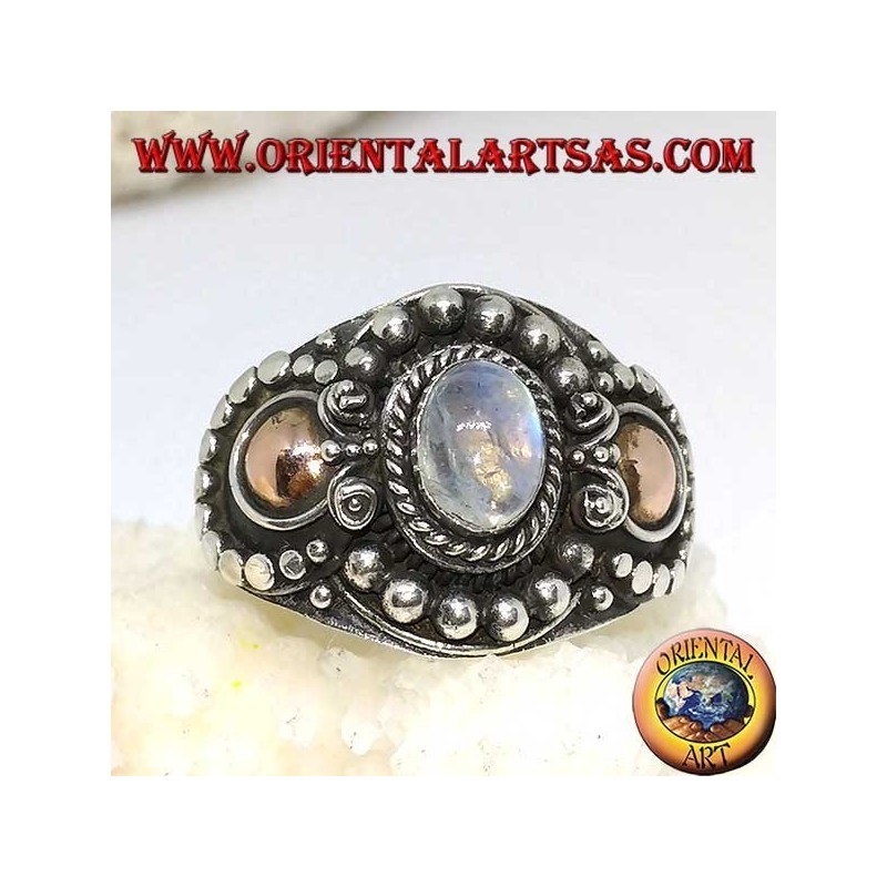 Handgearbeiteter Silberring mit Regenbogen-Mondstein (Adularia) und Goldapplikationen