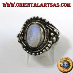 Anillo de plata con luna de arco iris oval con decoraciones de bolas asimétricas