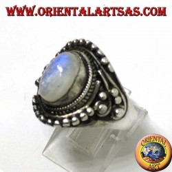 Anillo de plata con luna de arco iris oval con decoraciones de bolas asimétricas