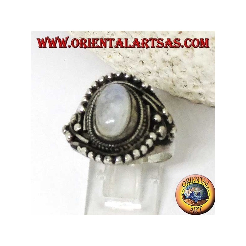 Anillo de plata con luna de arco iris oval con decoraciones de bolas asimétricas
