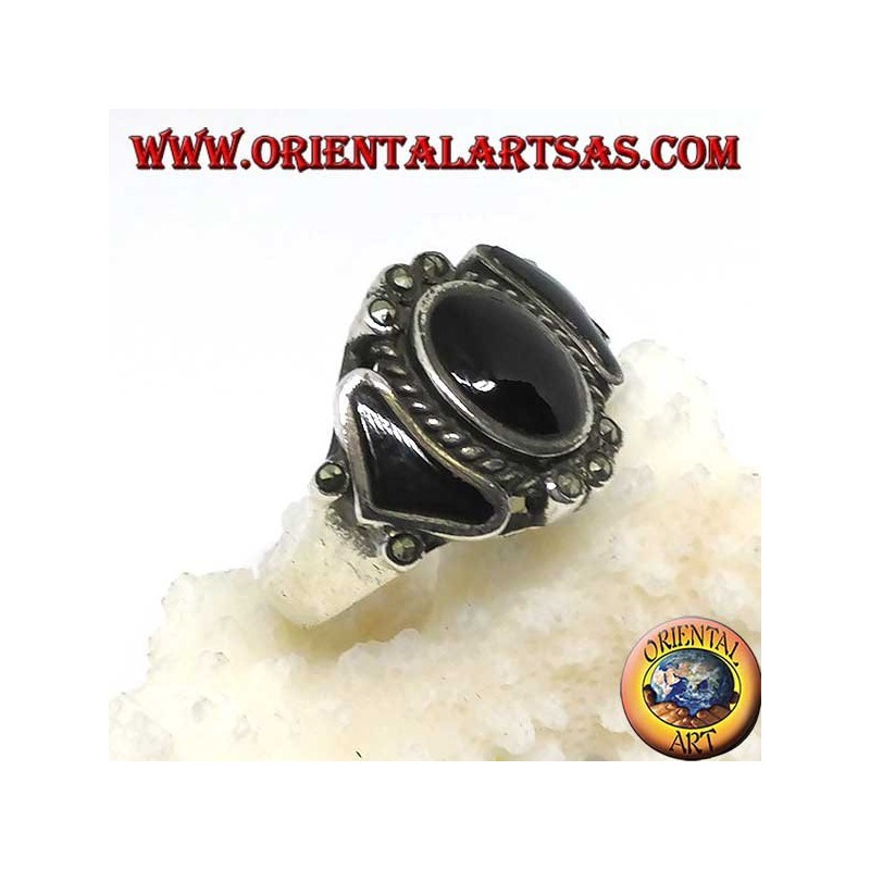 Silver ring, with an oval and two triangular onyx surrounded by marcasite