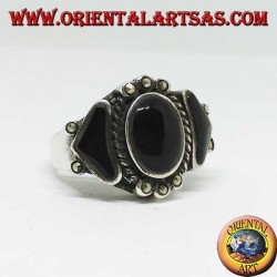 Silberring mit einem ovalen und zwei dreieckigen Onyx, umgeben von Markasit