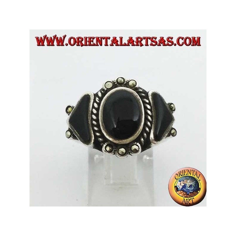 Silver ring, with an oval and two triangular onyx surrounded by marcasite