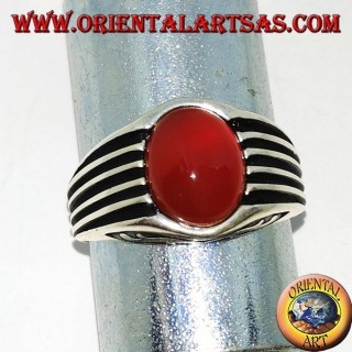 Anello in argento con corniola a cabochon ovale e righi sui lati