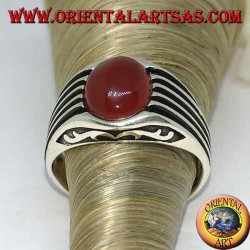Silberring mit ovalem Cabochon-Karneol und Dauben an den Seiten
