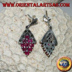 Pendientes de plata con 9 rubíes redondos naturales engastados con rombo y marcasita.