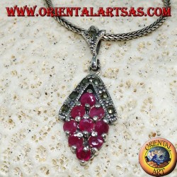 Pendentif en argent avec 9 rubis ronds naturels sertis de losange et de marcassite