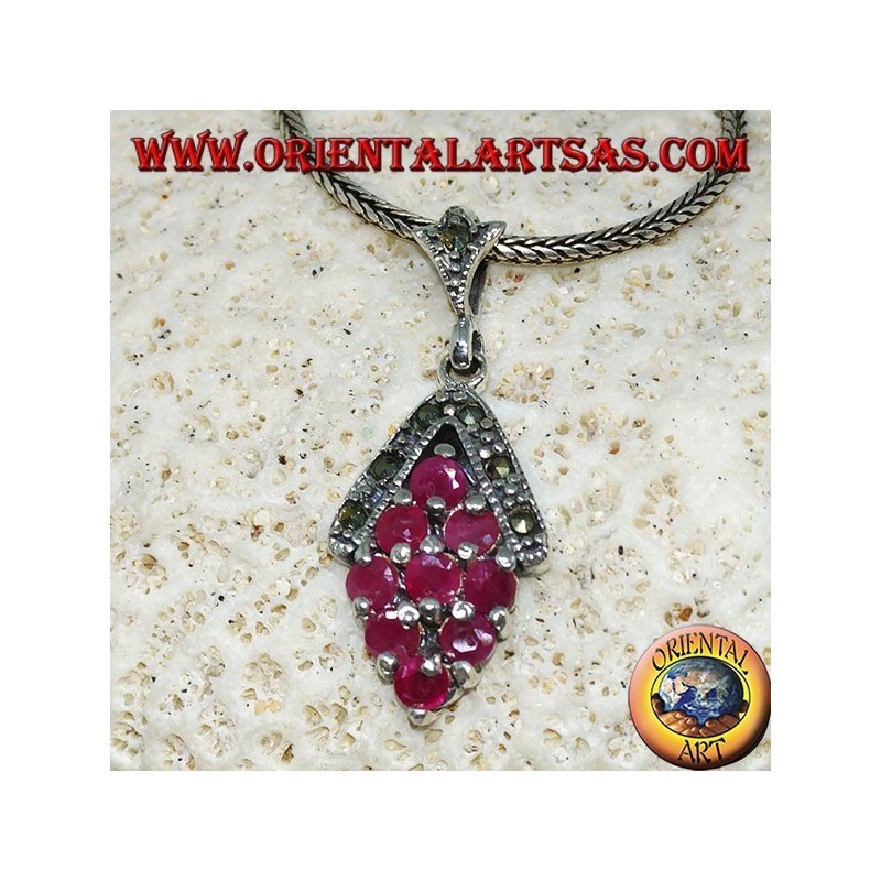 Pendentif en argent avec 9 rubis ronds naturels sertis de losange et de marcassite