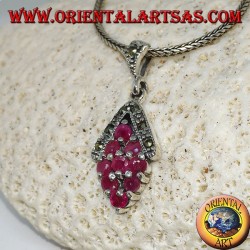 Pendentif en argent avec 9 rubis ronds naturels sertis de losange et de marcassite