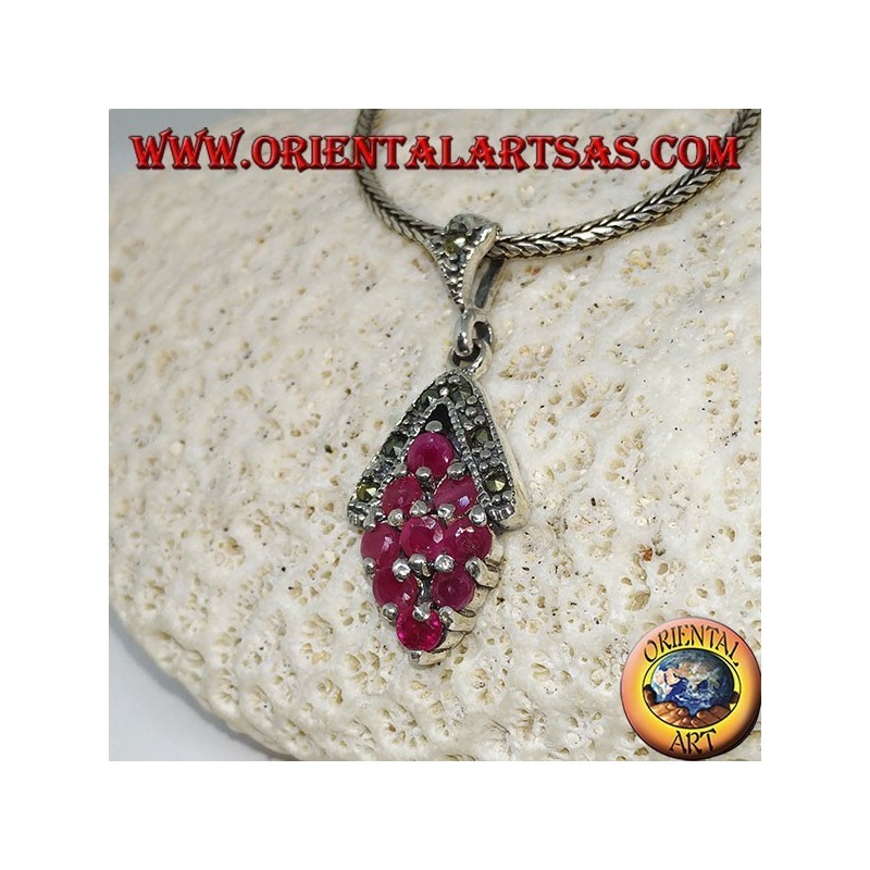 Pendentif en argent avec 9 rubis ronds naturels sertis de losange et de marcassite