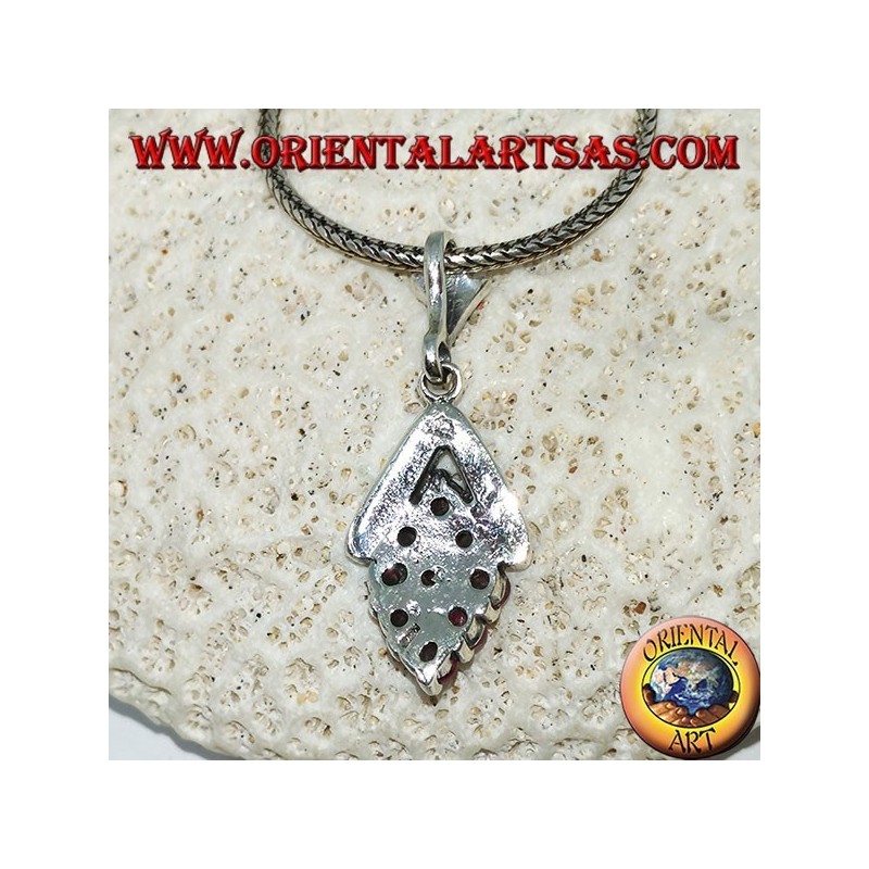 Pendentif en argent avec 9 rubis ronds naturels sertis de losange et de marcassite
