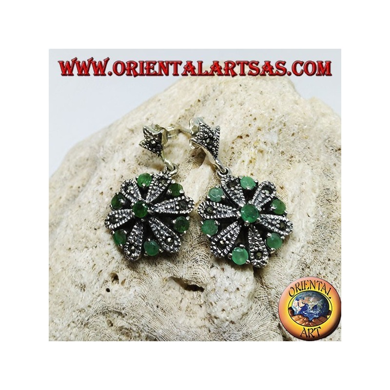 Boucles d'oreilles marguerites en argent avec 6 +1 émeraudes rondes et marcassites naturelles