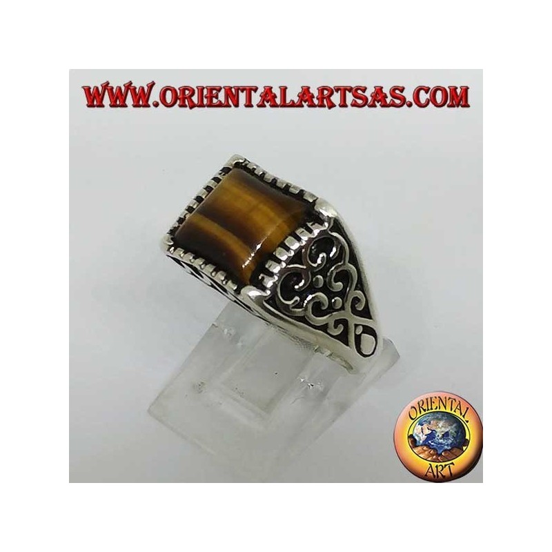 Bague en argent avec décorations de flammes et oeil de tigre carré