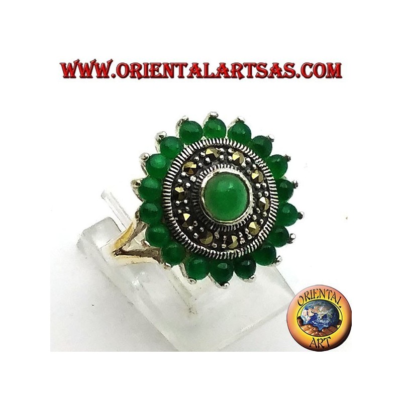 Anello in argento tondo con 18+1 agata verde tonde e marcasiti