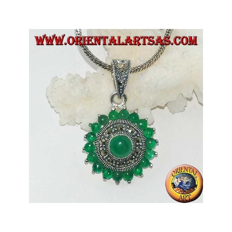 Round silver pendant, with 18 + 1 round green agate and marcasites