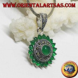 Round silver pendant, with 18 + 1 round green agate and marcasites
