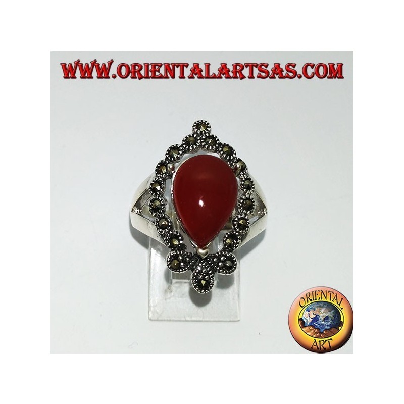Anello in argento, con corniola a goccia contornata di marcasite