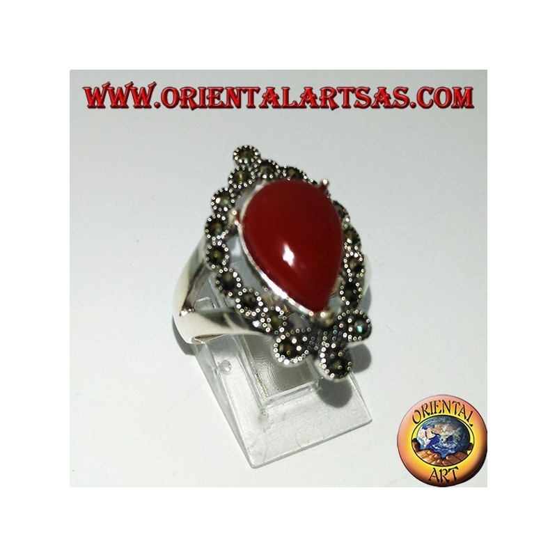 Bague en argent avec cornaline en forme de goutte entourée de marcassite