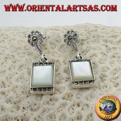 Boucles d'oreilles pendantes en argent avec nacre rectangulaire entourées de marcassites
