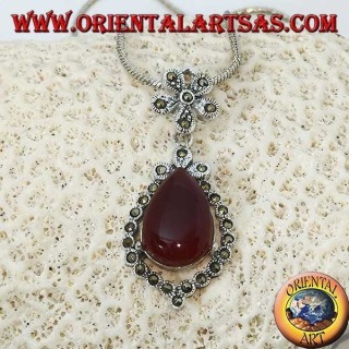 Colgante de plata con cornalina en forma de gota rodeada de marcasita