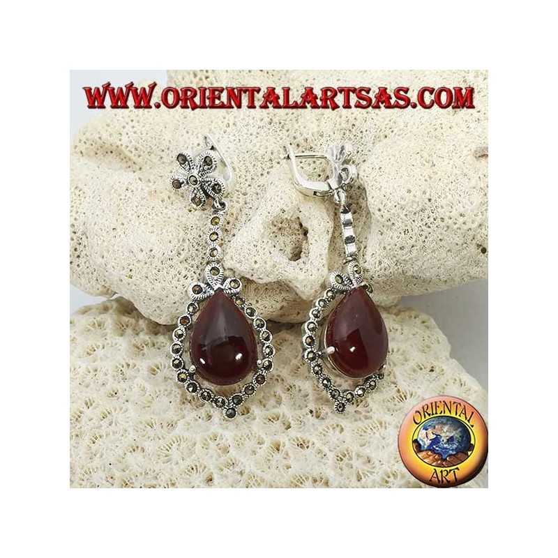 Pendientes colgantes de plata, con ónix redondo rodeado de marcasitas.