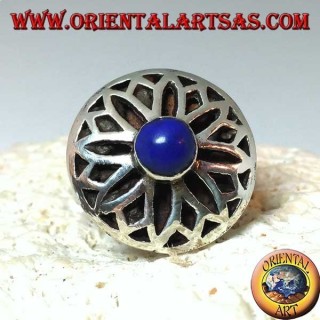 Bague en argent avec fleur de lotus sculptée d'un lapis-lazuli rond au centre