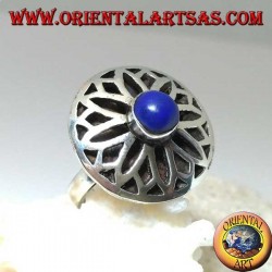 Bague en argent avec fleur de lotus sculptée d'un lapis-lazuli rond au centre