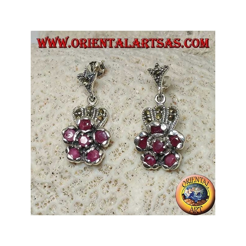 Boucles d'oreilles pendantes en argent avec 6 rubis ronds naturels sertis pour former une fleur et du marcassite