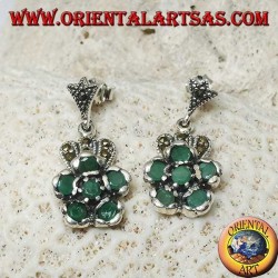 Boucles d'oreilles en argent avec 5 émeraudes naturelles rondes pour former une fleur et du marcassite