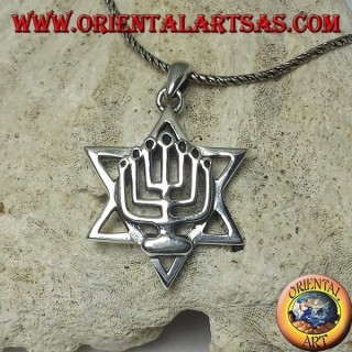 Ciondolo in argento della Menorah sopra la stella di Davide