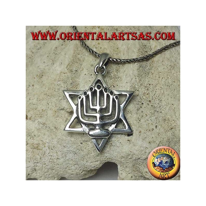 Ciondolo in argento della Menorah sopra la stella di Davide