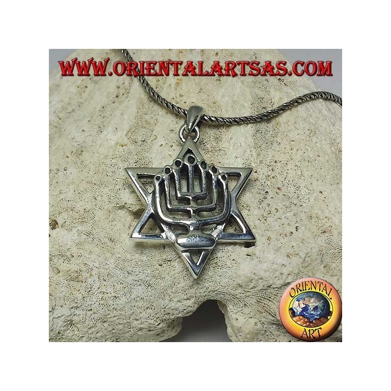 Colgante de plata de la Menorah sobre la estrella de David