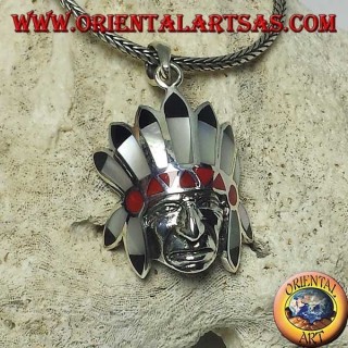 Silberanhänger, Indianerkopf mit Perlmutt-Onyx und Korallenkopfschmuck