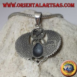 Colgante de plata, escarabajo egipcio con ojo de Horus