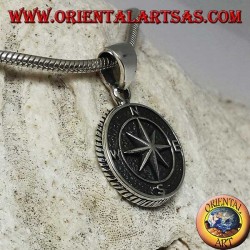 Colgante de plata brújula de viento (brújula) en bajorrelieve