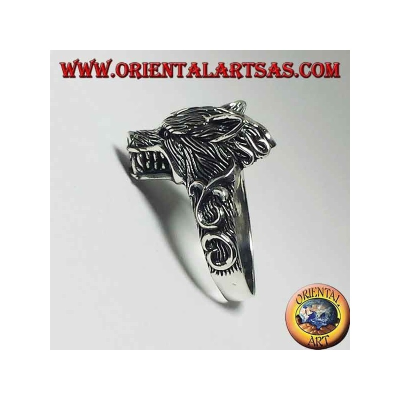 Ring aus 925er Silber mit knurrendem Wolfskopf