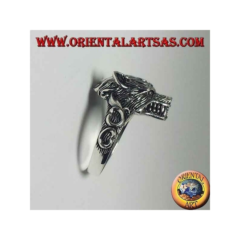 Ring in 925 ‰ silver, with a wolf's head that growls