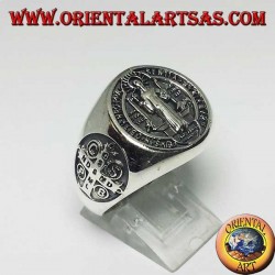Bague en argent avec sceau de Saint Benoît avec croix sur les côtés