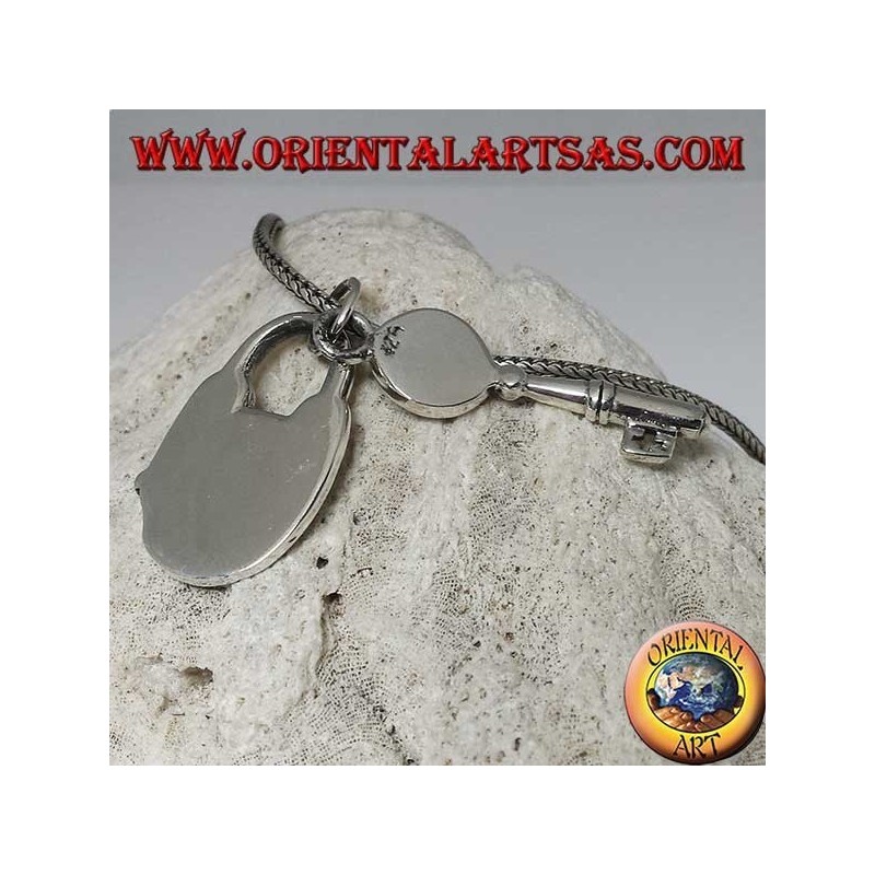 Colgante realizado en plata 925 de un candado y llave con reloj
