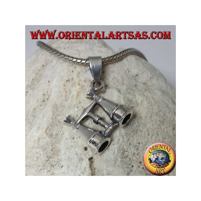 Colgante de plata en forma de binoculares.