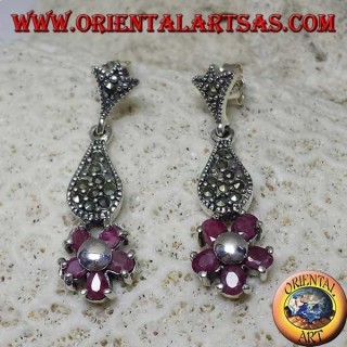 Pendientes colgantes de plata con 5 rubíes ovales naturales engastados para formar una flor y marcasita.