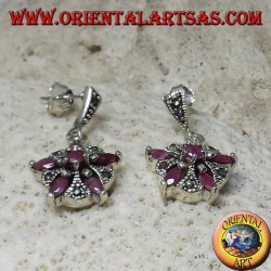 Boucles d'oreilles en argent avec 5 rubis naturels dans une navette + 1 tour pour former une étoile et marcassite