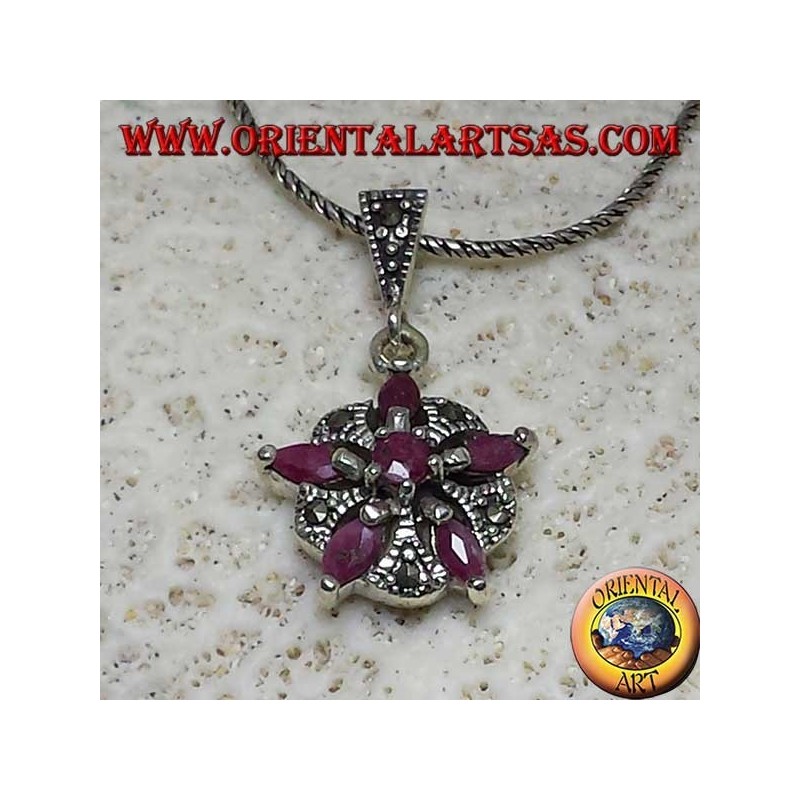 Pendentif en argent avec 5 rubis naturels dans une navette + 1 tour pour former une étoile et marcassite