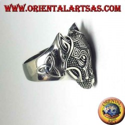 Anillo de cabeza de lobo plateado con nudo celta