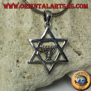 Pendentif étoile de David en argent avec lampe sacrée juive Menorah à l'intérieur