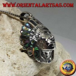 Pendentif en argent, tête indienne indigène avec coiffe coquille paua (ormeau)