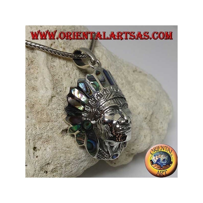 Pendentif en argent, tête indienne indigène avec coiffe coquille paua (ormeau)