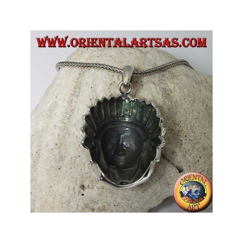 Colgante de plata, cabeza de indio nativo con tocado de concha de paua (abulón)