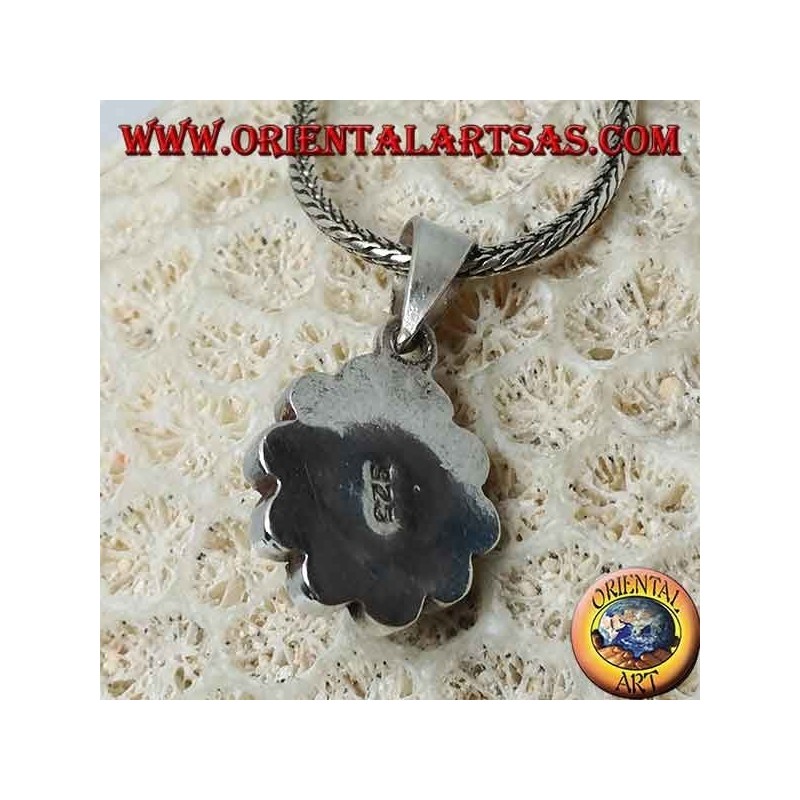 Colgante de plata con coral antiguo en forma de margarita