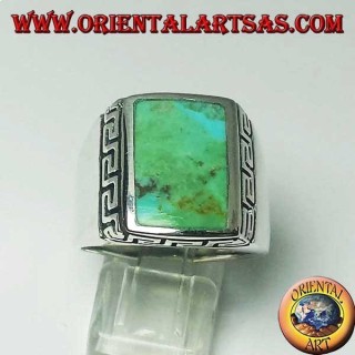 Bague en argent avec turquoise rectangulaire naturelle entourée d'une gravure grecque